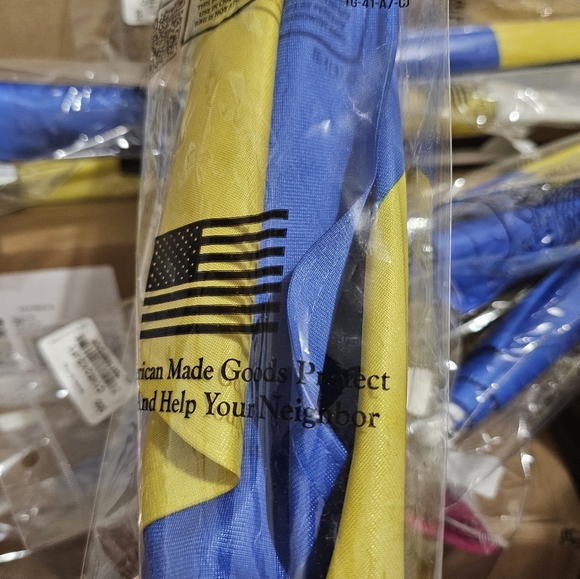 Ukrainian Car Flag For Window Clip Pole Support Stand with Ukraine House - Picture 6 of 10